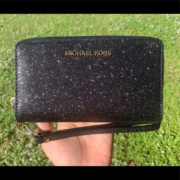 SALE🎁💕 Michael Kors Phone wristlet - Picture 2 of 7